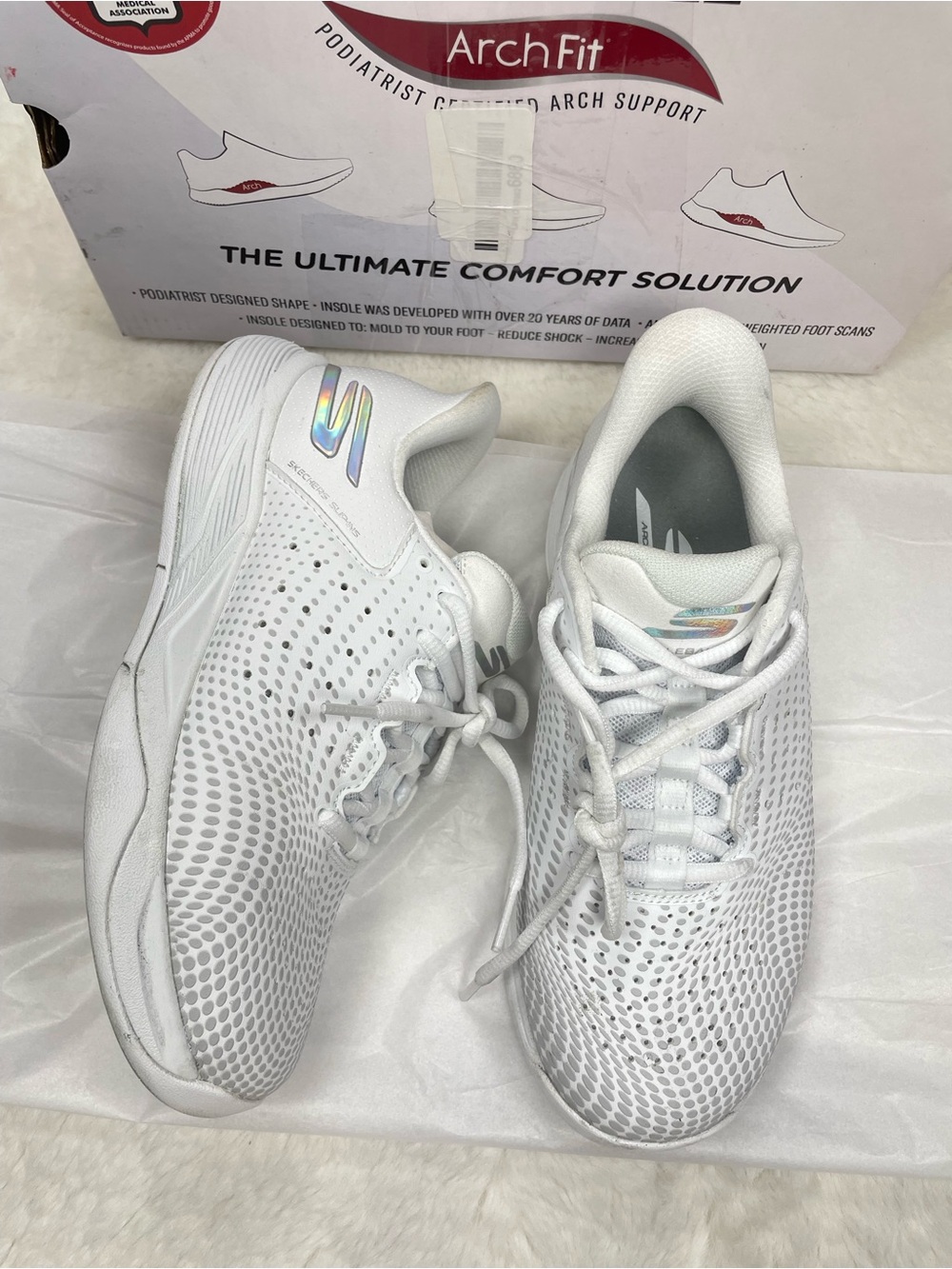 Skechers Women's White Athletic Sneakers with Iridescent Logo Size 5.5